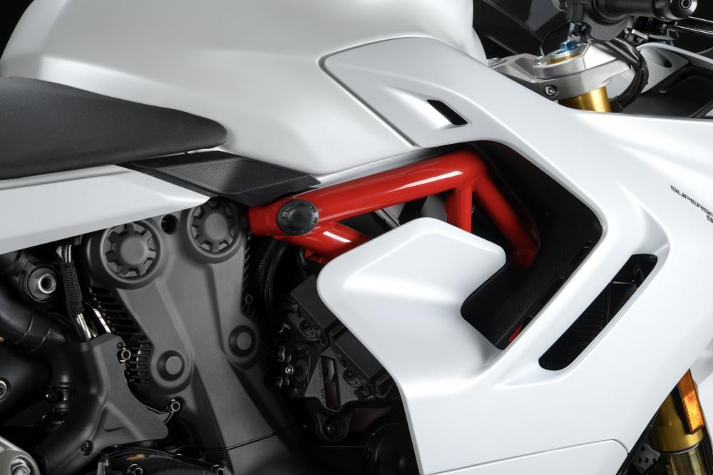 Ai nói mô tô dáng sport city không “chiến” bằng sportbike thuần chất? Hãy thử nhìn vào Ducati Supersport 950 2021! ảnh 7