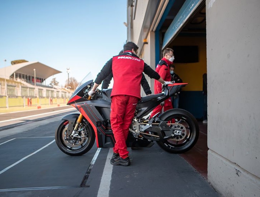 Cận cảnh mẫu superbike thuần điện Ducati V21L, thử nghiệm trước thềm giải MotoE 2023 ảnh 8