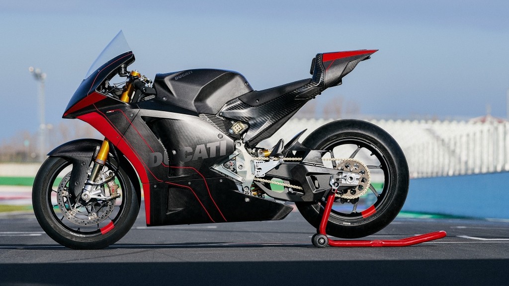 Chính thức hé lộ những hình ảnh đầu tiên mẫu mô tô điện Ducati V21L MotoE tại trường đua Misano ảnh 2