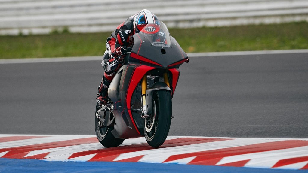 Chính thức hé lộ những hình ảnh đầu tiên mẫu mô tô điện Ducati V21L MotoE tại trường đua Misano ảnh 3