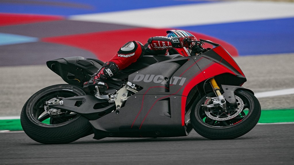 Chính thức hé lộ những hình ảnh đầu tiên mẫu mô tô điện Ducati V21L MotoE tại trường đua Misano ảnh 4