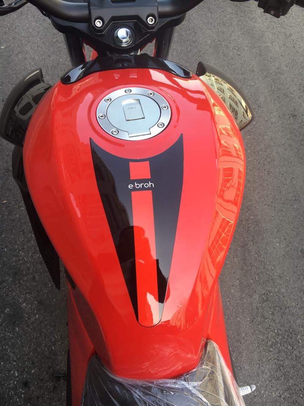 Công ty Tây Ban Nha làm mô tô điện gía rẻ, thiết kế khiến Kawasaki và Benelli phải đặt dấu hỏi ảnh 4