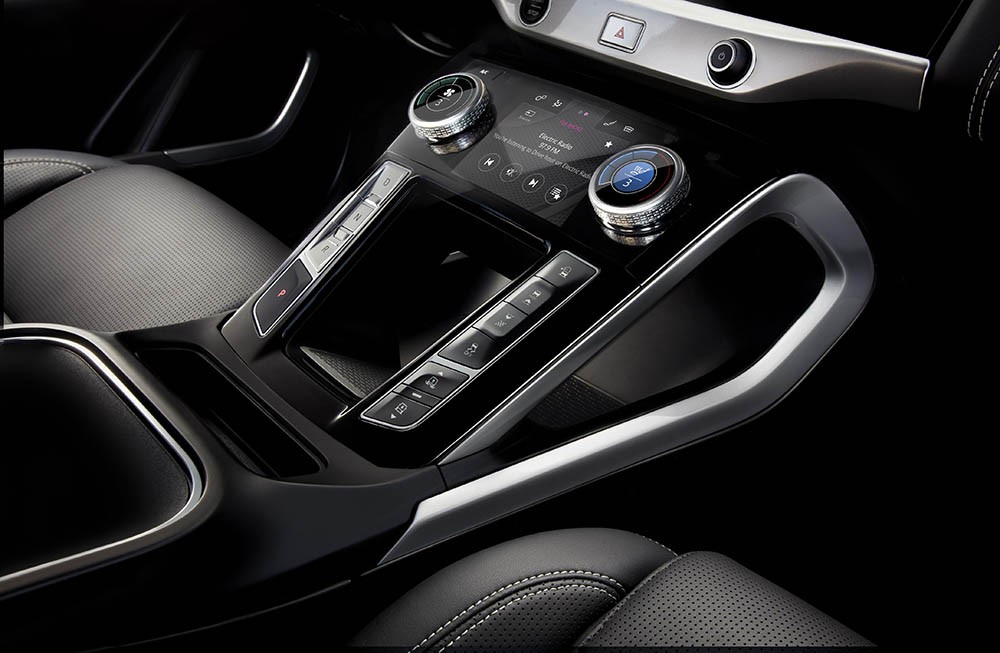 Ra mắt SUV điện Jaguar I-PACE giá 2 tỉ, thách thức Tesla Model X ảnh 17