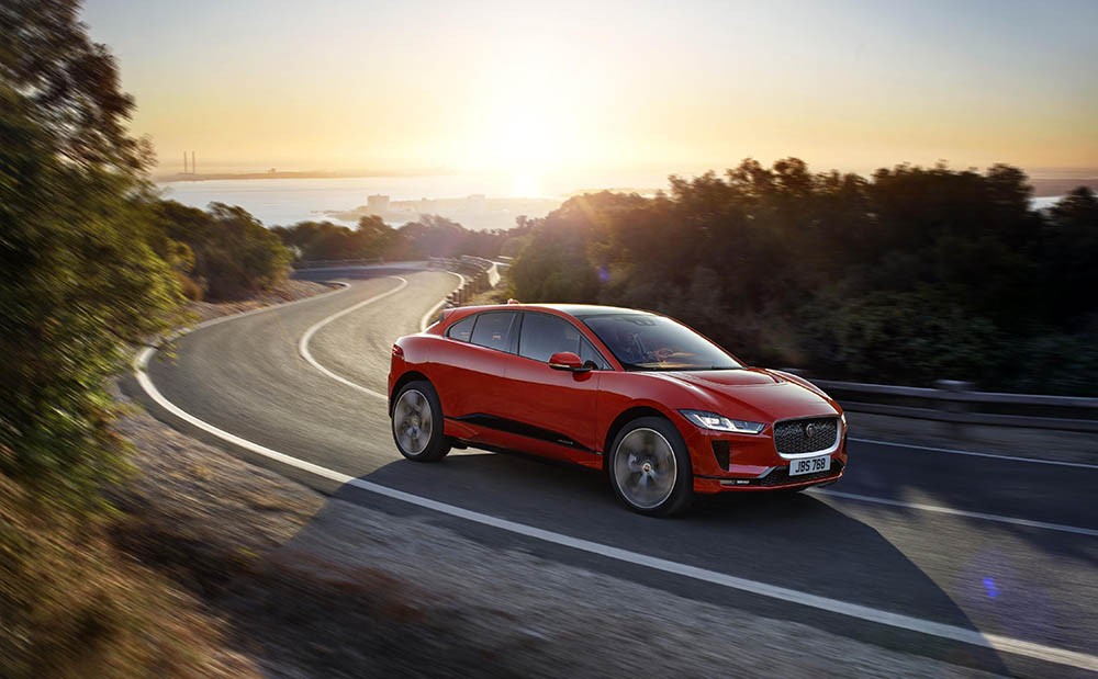 Ra mắt SUV điện Jaguar I-PACE giá 2 tỉ, thách thức Tesla Model X ảnh 19