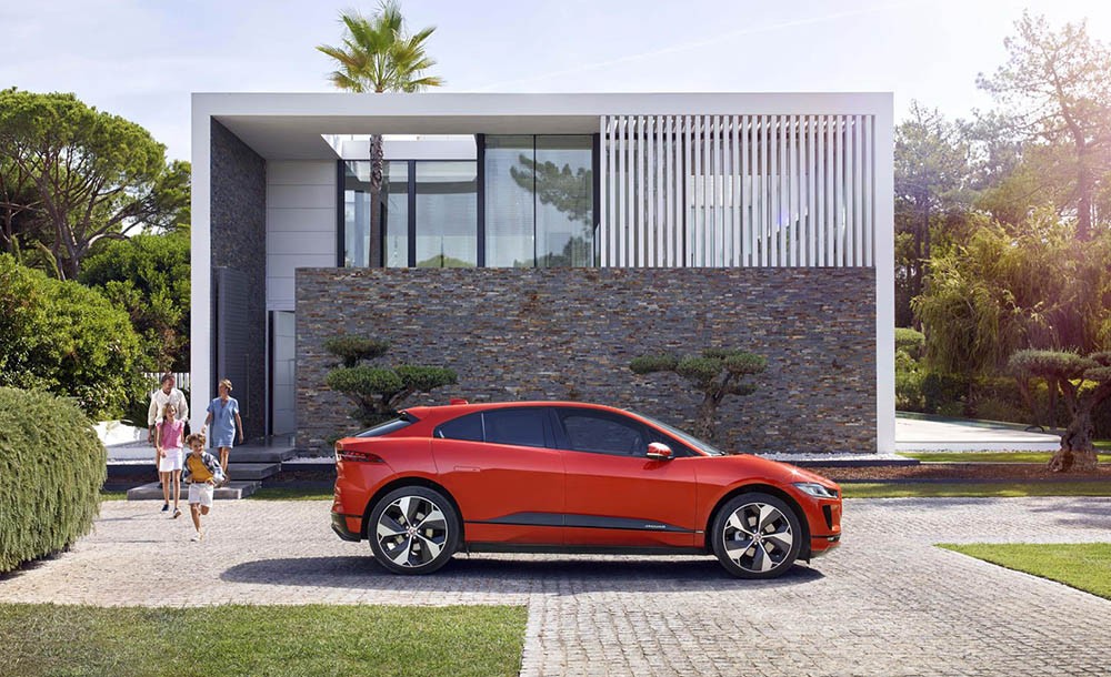 Ra mắt SUV điện Jaguar I-PACE giá 2 tỉ, thách thức Tesla Model X ảnh 8
