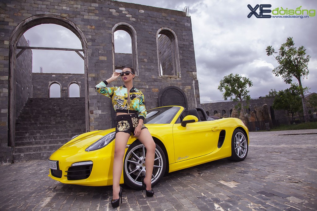 Siêu mẫu Lại Thanh Hương cá tính với Porsche Boxster sang trọng ảnh 15