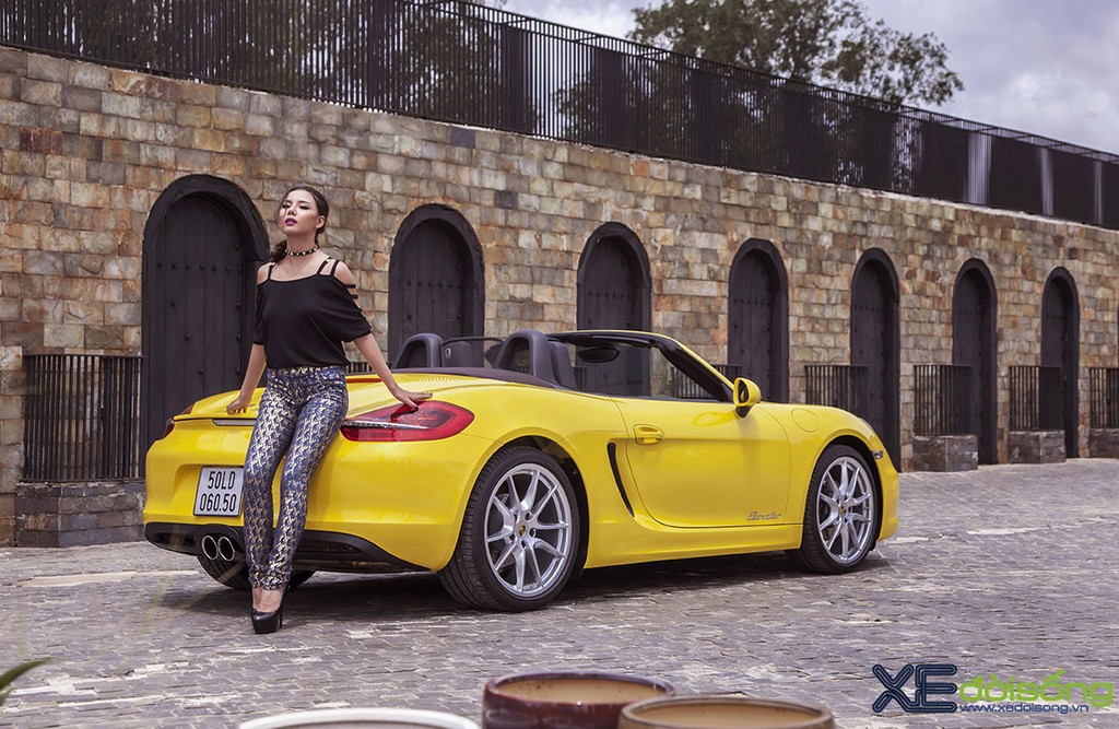 Siêu mẫu Lại Thanh Hương cá tính với Porsche Boxster sang trọng ảnh 3