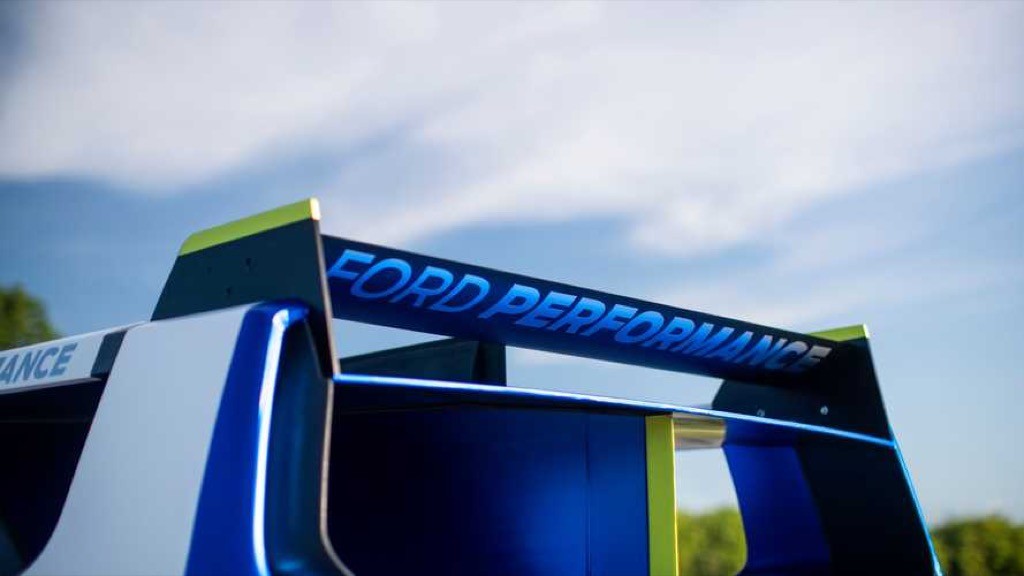 Ford Tourneo dùng 4 động cơ điện để biến thành siêu xe mạnh 2.000 mã lực  ảnh 12