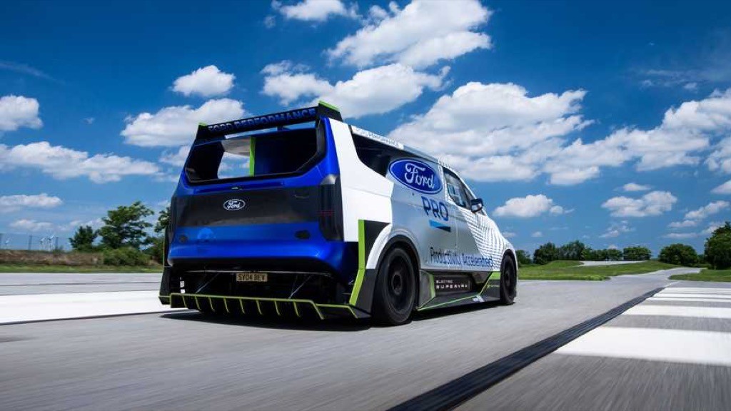 Ford Tourneo dùng 4 động cơ điện để biến thành siêu xe mạnh 2.000 mã lực  ảnh 16