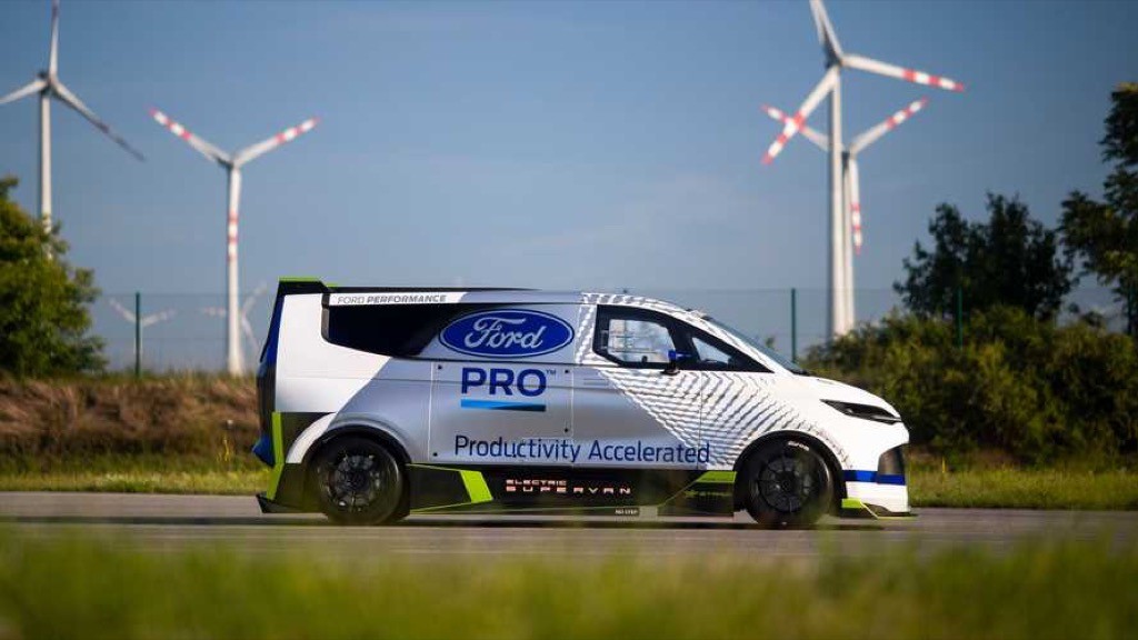 Ford Tourneo dùng 4 động cơ điện để biến thành siêu xe mạnh 2.000 mã lực  ảnh 2