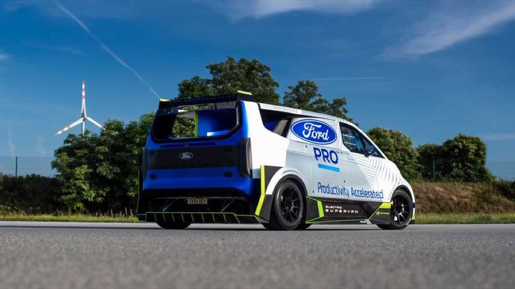 Ford Tourneo dùng 4 động cơ điện để biến thành siêu xe mạnh 2.000 mã lực  ảnh 3