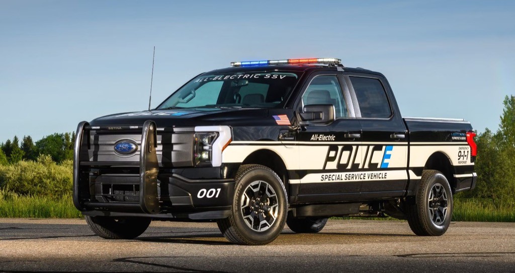 Không chỉ dân thường, cảnh sát Mỹ nay cũng “điện hoá” với bán tải Ford F-150 Lightning đặc chủng ảnh 1