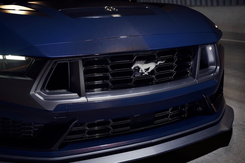 Vừa ra mắt, Ford Mustang thế hệ mới đã có ngay bản “ngựa ô” Dark Horse thỏa sức chạy track ảnh 4