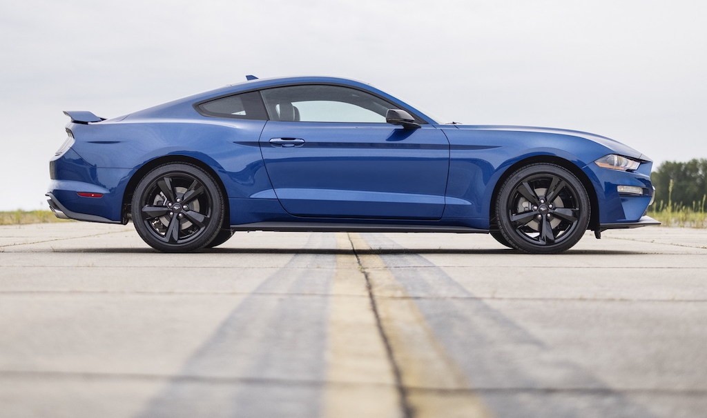 Ford không ngừng đẻ thêm Mustang đặc biệt, thêm tới 2 phiên bản mới cho đời xe 2022 ảnh 2