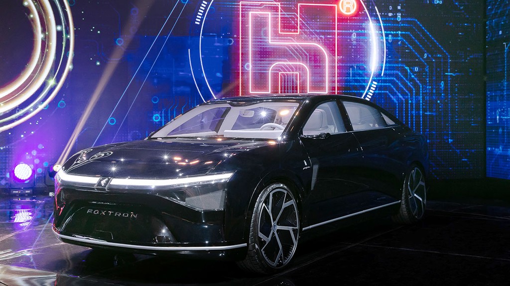 “Gã khổng lồ” Foxconn chính thức ra mắt tới 3 mẫu ô tô điện thương hiệu FOXTRON, có sedan tăng tốc như siêu xe ảnh 5