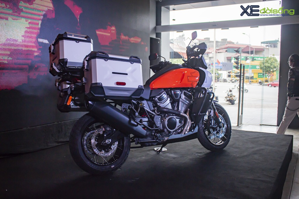 Harley-Davidson Pan America chính thức ra mắt tại Việt Nam: mô tô bán kiểu “bia kèm lạc”, giá rẻ nhất từ 839 triệu đồng ảnh 4