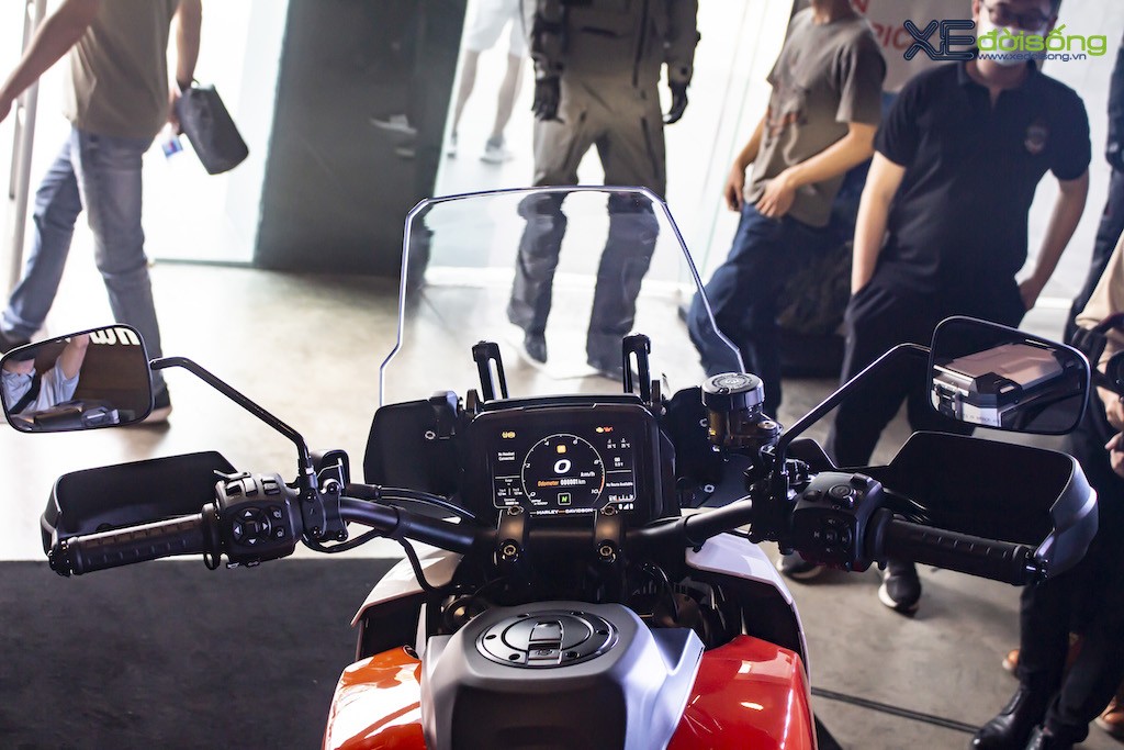 Harley-Davidson Pan America chính thức ra mắt tại Việt Nam: mô tô bán kiểu “bia kèm lạc”, giá rẻ nhất từ 839 triệu đồng ảnh 7
