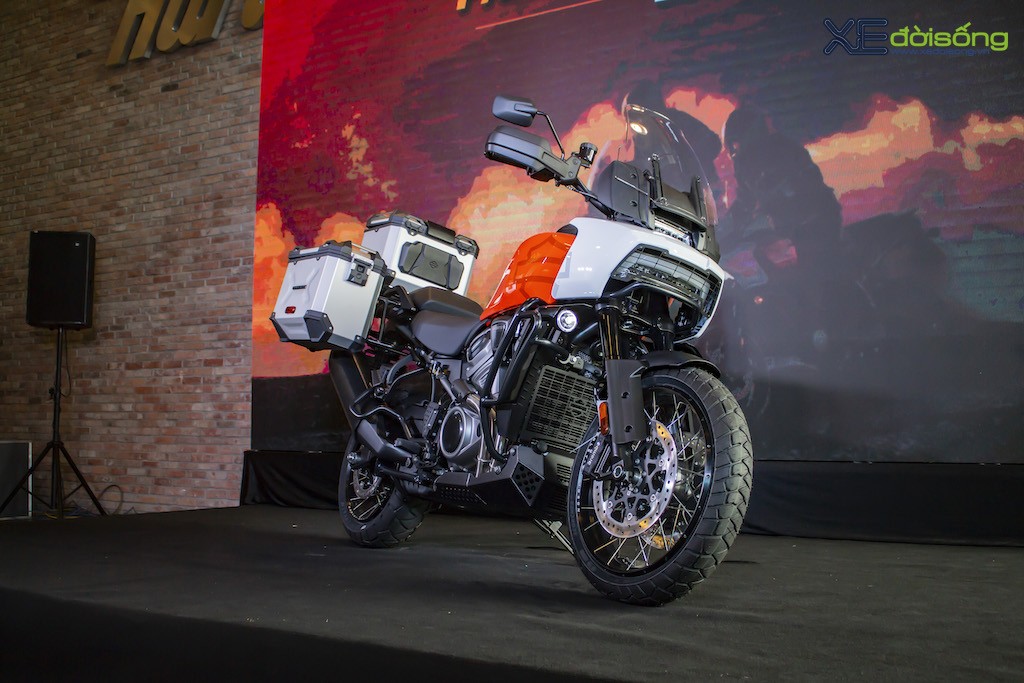 Harley-Davidson Pan America chính thức ra mắt tại Việt Nam: mô tô bán kiểu “bia kèm lạc”, giá rẻ nhất từ 839 triệu đồng ảnh 1