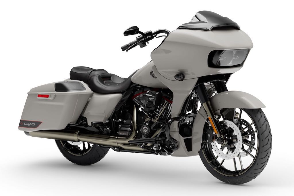 Xế nổ tiền tỷ Harley-Davidson CVO Road Glide 2020 màu sắc nhạt nhẽo, tiện nghi như ô tô ảnh 1