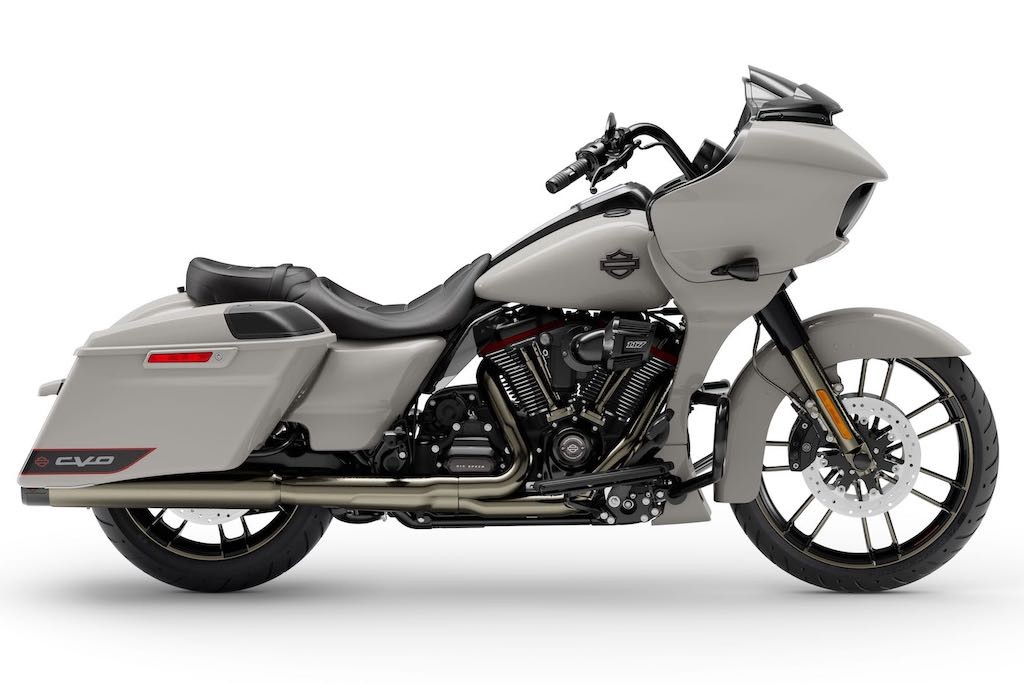 Xế nổ tiền tỷ Harley-Davidson CVO Road Glide 2020 màu sắc nhạt nhẽo, tiện nghi như ô tô ảnh 3