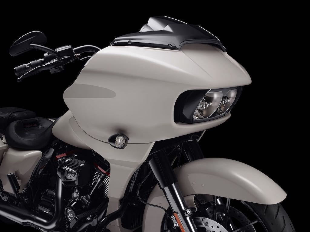 Xế nổ tiền tỷ Harley-Davidson CVO Road Glide 2020 màu sắc nhạt nhẽo, tiện nghi như ô tô ảnh 4