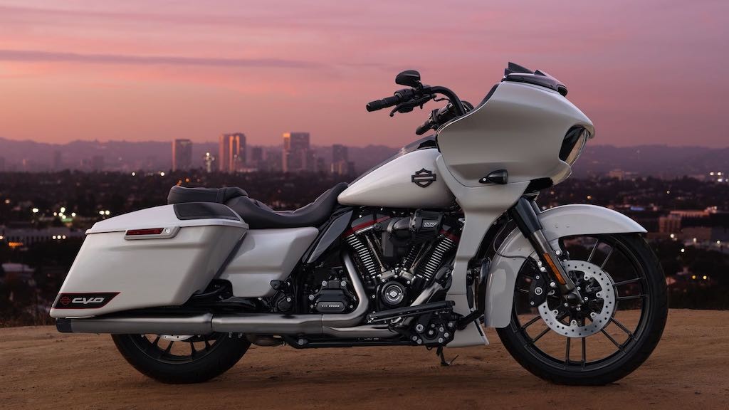 Xế nổ tiền tỷ Harley-Davidson CVO Road Glide 2020 màu sắc nhạt nhẽo, tiện nghi như ô tô ảnh 6