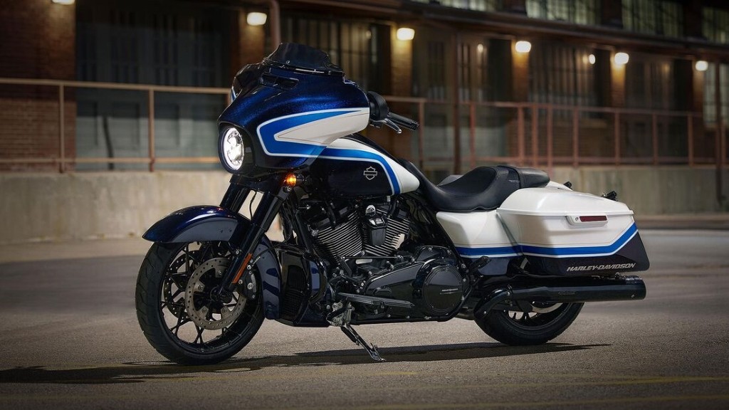 Phiên bản giới hạn của Harley-Davidson Street Glide Special nổi bật với màu sơn thủ công Arctic Blast ảnh 5