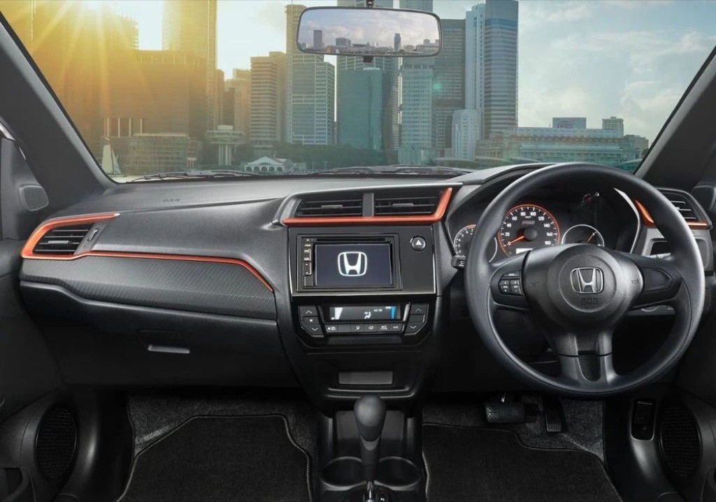 Hatchback hạng A Honda Brio RS có thêm bản “ngầu” Urbanite, khách đỡ tốn tiền ra An Dương Vương độ nếu về Việt Nam ảnh 3
