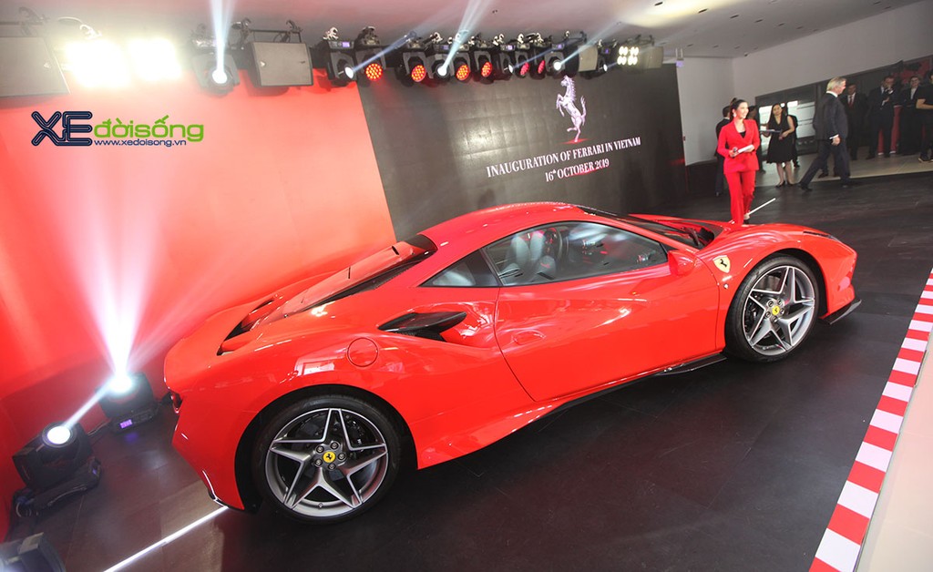 Ngắm chi tiết siêu phẩm Ferrari F8 Tributo lần đầu ra mắt tại Việt Nam ảnh 6