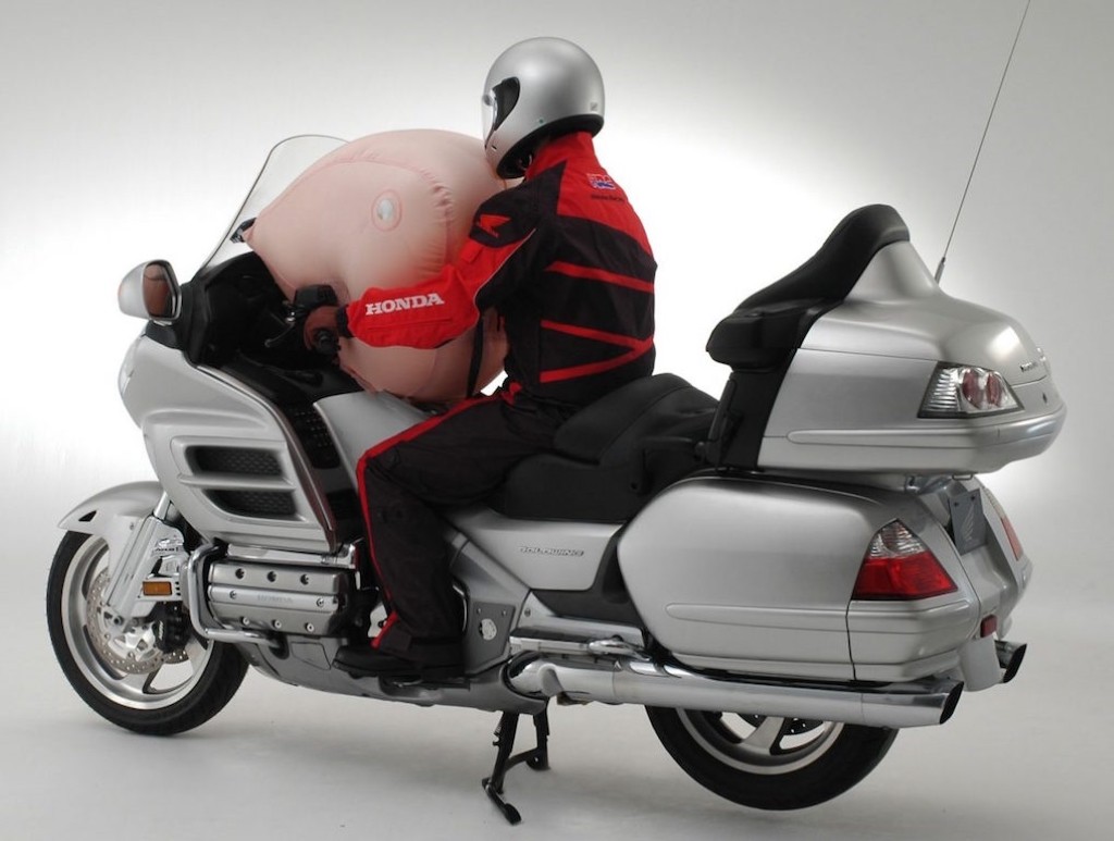 Một công nghệ khác về túi khí bảo vệ người điều khiển xe máy đang được Honda phát triển, sẽ trang bị trên PCX? ảnh 2