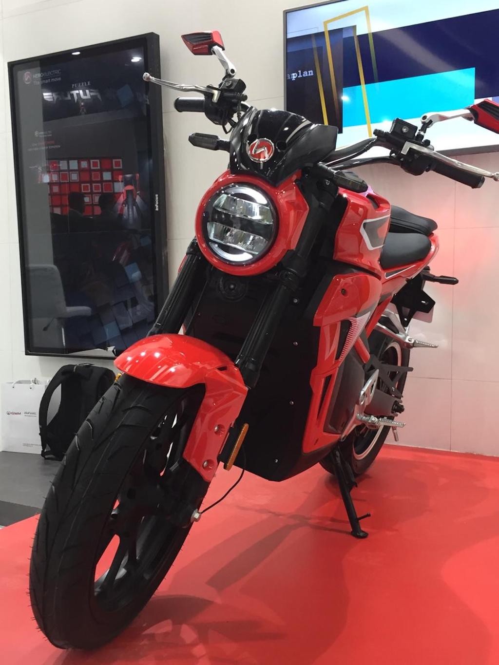 Soi mô tô điện giá rẻ Hero AE-47 tới từ Ấn Độ, thiết kế khiến Honda “nóng mặt“ ảnh 3