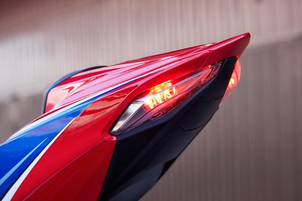 Honda “ngứa mắt” với các đối thủ châu Âu, quyết tâm tạo ra superbike vượt trội về mọi mặt ảnh 16