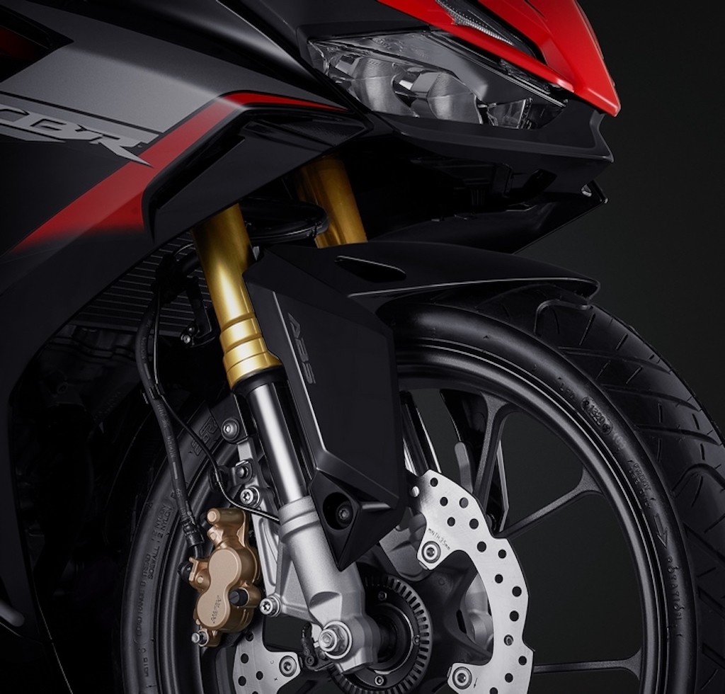 Soi chi tiết sportbike Honda CBR150R mới: vẫn không mạnh như Yamaha R15 vì “khách hàng nghĩ vậy là đủ“! ảnh 2