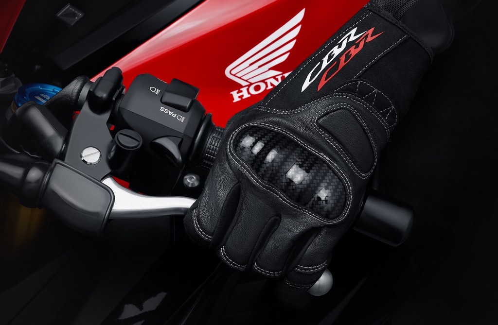 Soi chi tiết sportbike Honda CBR150R mới: vẫn không mạnh như Yamaha R15 vì “khách hàng nghĩ vậy là đủ“! ảnh 4
