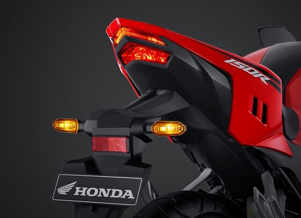 Soi chi tiết sportbike Honda CBR150R mới: vẫn không mạnh như Yamaha R15 vì “khách hàng nghĩ vậy là đủ“! ảnh 8