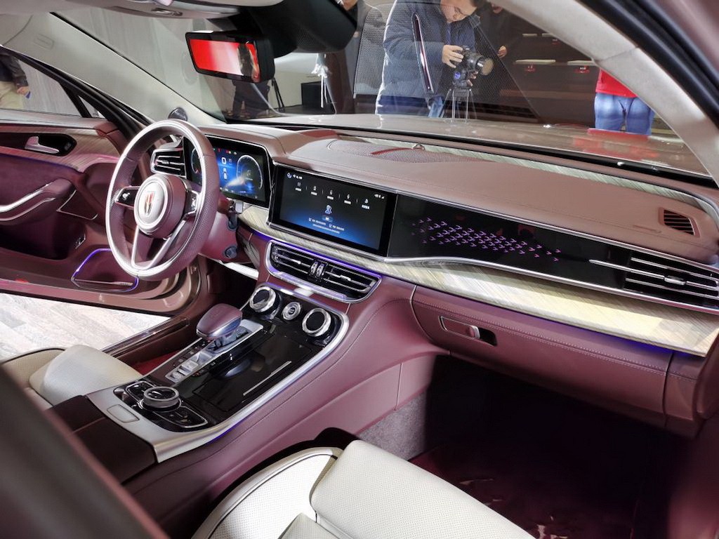 Nội thất sang như Maybach, ngoại thất “na ná” Rolls-Royce nhưng chiếc xe “Tàu” này chi bán giá ngang Mercedes E-Class ảnh 11