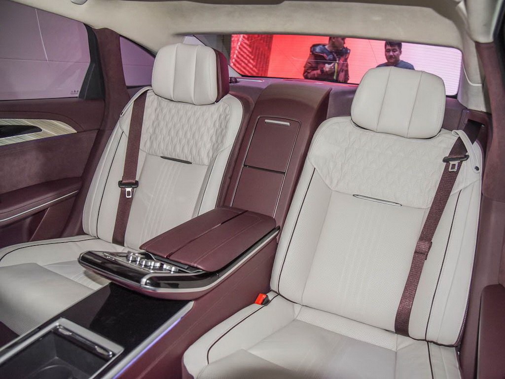 Nội thất sang như Maybach, ngoại thất “na ná” Rolls-Royce nhưng chiếc xe “Tàu” này chi bán giá ngang Mercedes E-Class ảnh 17