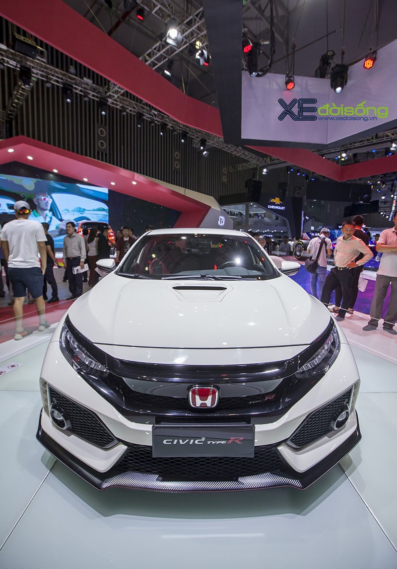 Vẻ đẹp của Honda Civic Type R chính hiệu đầu tiên tại Việt Nam ảnh 11