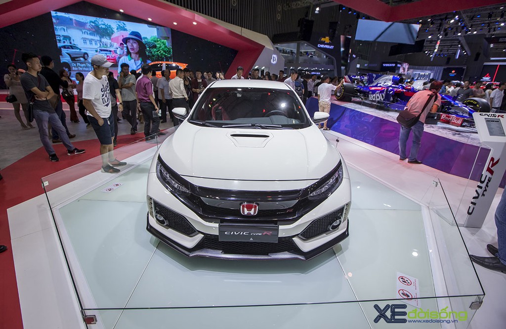 Vẻ đẹp của Honda Civic Type R chính hiệu đầu tiên tại Việt Nam ảnh 2