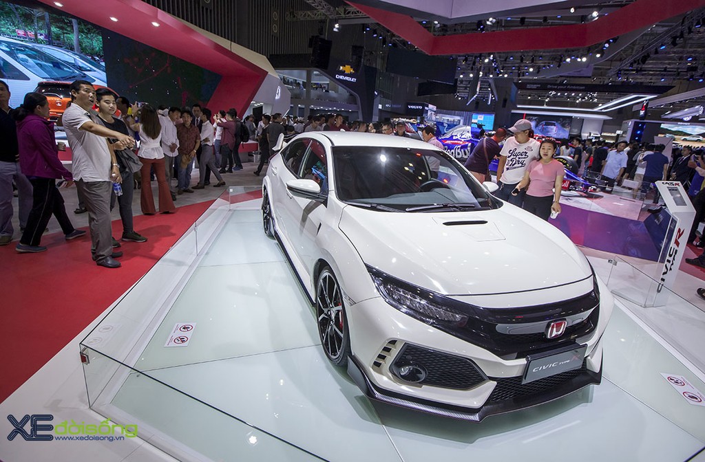 Vẻ đẹp của Honda Civic Type R chính hiệu đầu tiên tại Việt Nam ảnh 3