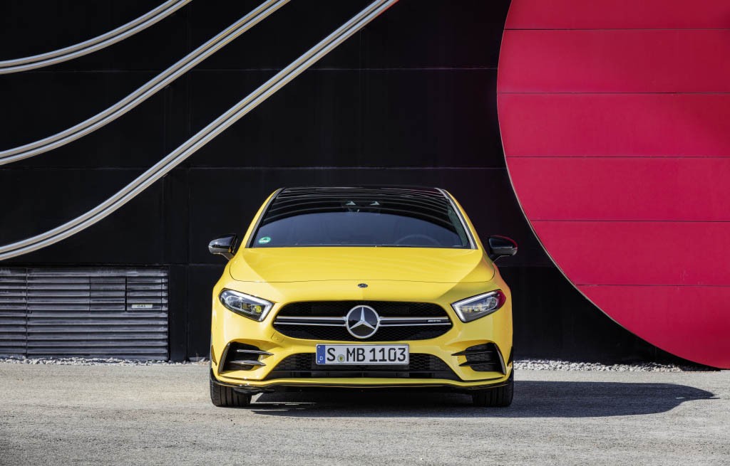 Ra mắt Mercedes-AMG A35: Lựa chọn giá mềm khi không đủ 