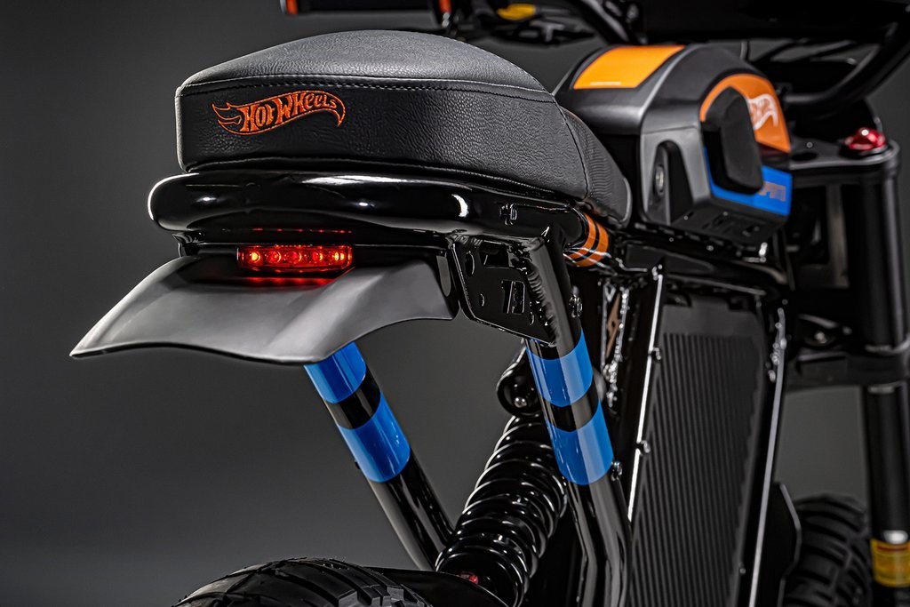 Nổi tiếng với xe đồ chơi mô hình, Hot Wheels bất ngờ tung xe đạp điện Super73-RX có giá lên tới 5.000 USD ảnh 2