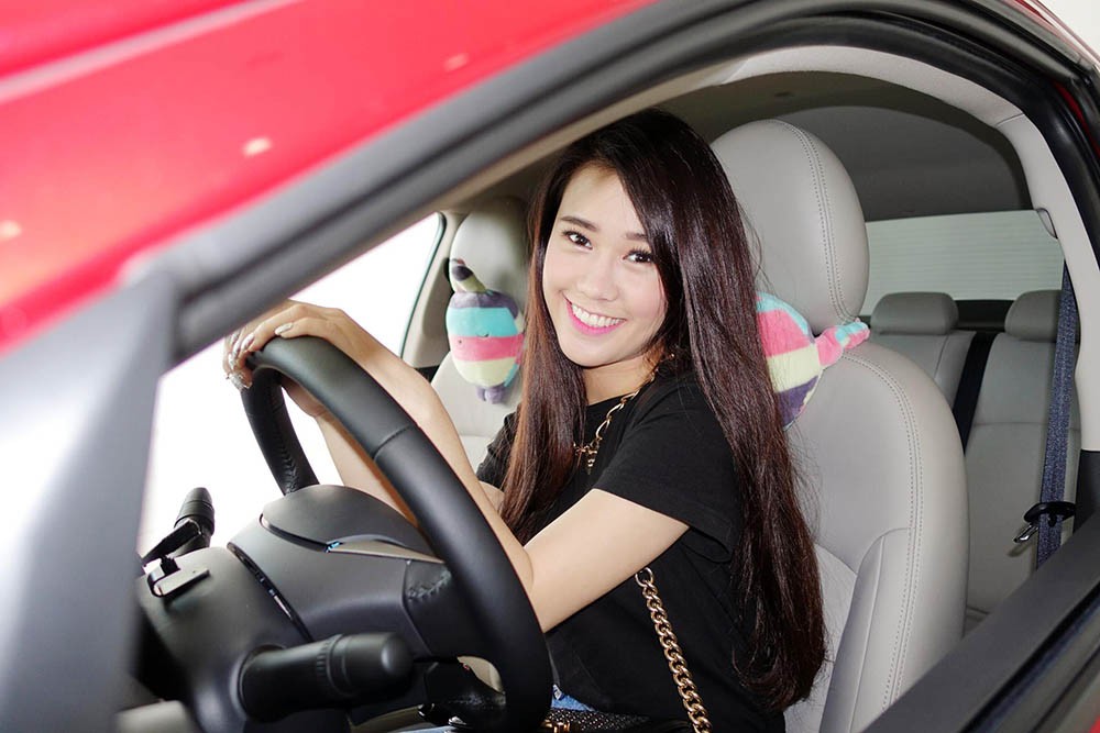 Hotgirl Trương Ngọc Thảo tậu xe hơi cá tính Mitsubishi Attrage ảnh 3