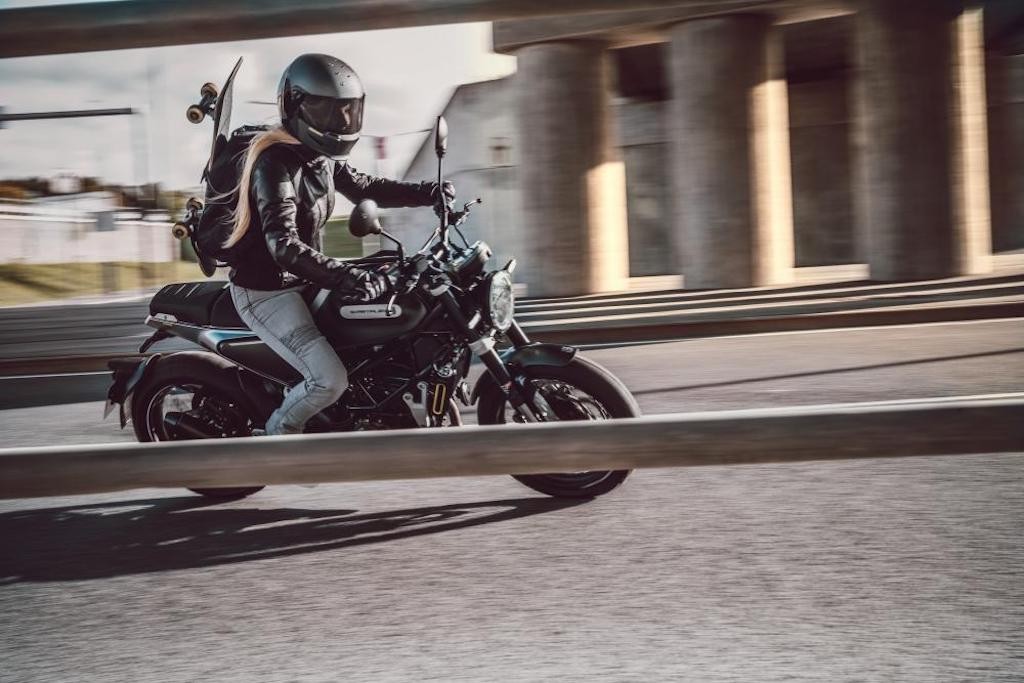 Biker chạy Honda CB125R “xanh mắt” vì ghen tị khi thấy chiếc scrambler Thuỵ Điển cực “xịn” này xuất hiện ảnh 4