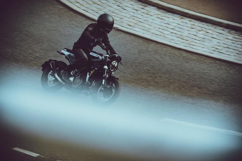 Biker chạy Honda CB125R “xanh mắt” vì ghen tị khi thấy chiếc scrambler Thuỵ Điển cực “xịn” này xuất hiện ảnh 5