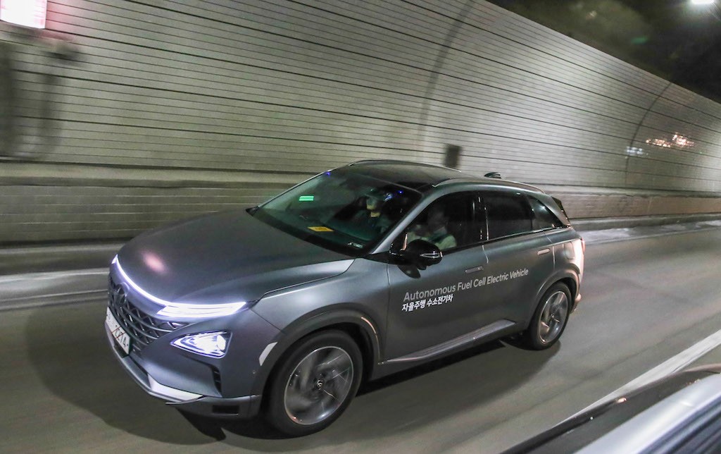 Crossover Hyundai NEXO trình diễn khả năng tự lái cực đỉnh ảnh 2