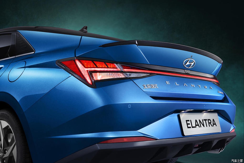 Vừa ra mắt chưa lâu, Hyundai Elantra đã có biến thể mới: Cải tiến hay “cải lùi“? ảnh 2