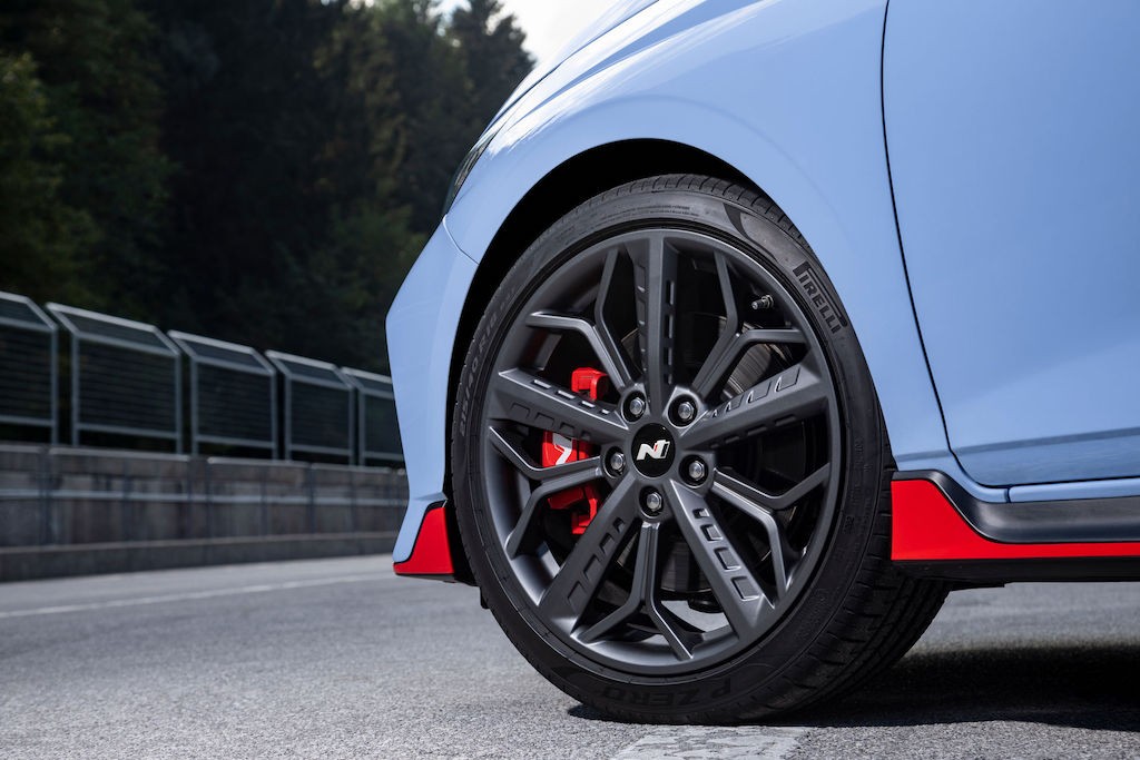 Hyundai tạo ra hatchback “bé hạt tiêu” i20 N kiểu VinFast Fadil: Nhồi động cơ mạnh vào xác xe nhỏ ảnh 6