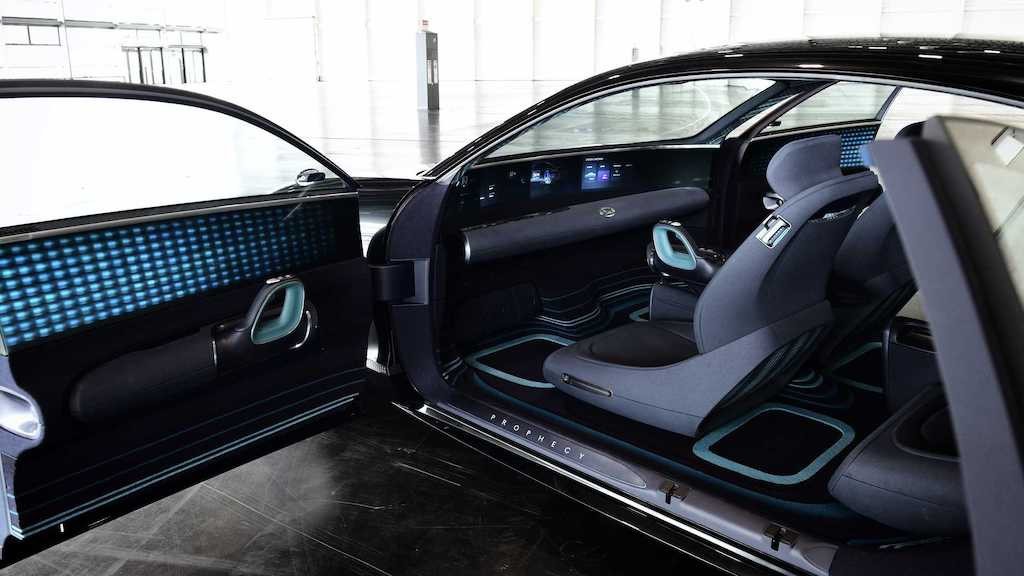 Ngỡ chỉ để “khoe” công nghệ và thiết kế, hoá ra chiếc coupe 4 cửa điện này sẽ được Hyundai tung ra năm sau? ảnh 3