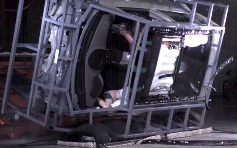Hyundai giới thiệu hệ thống túi khí tích hợp trên cửa sổ trời ảnh 2